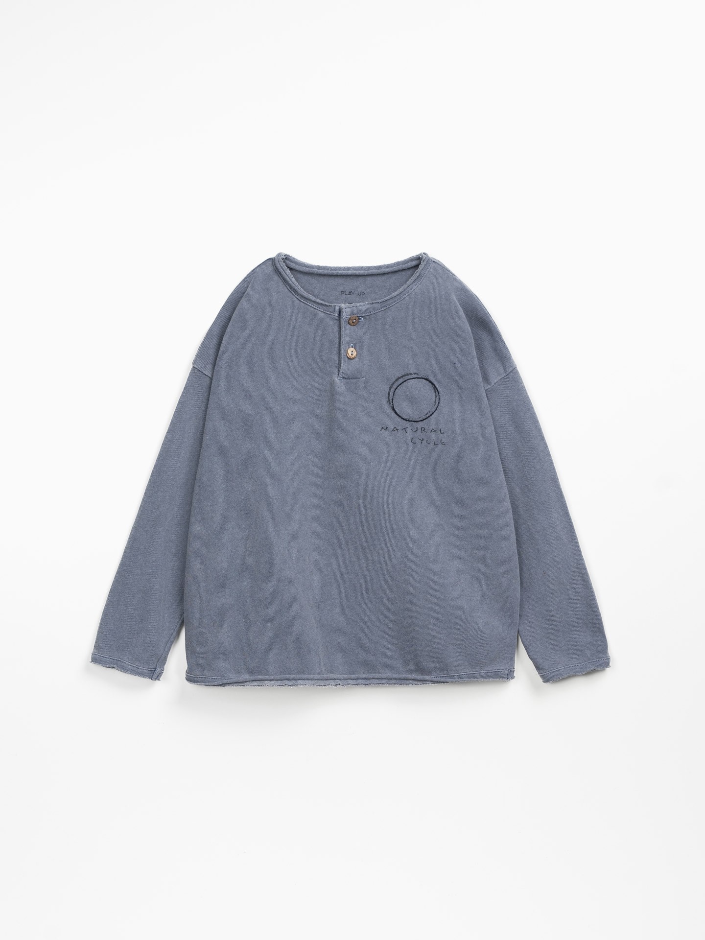 Camiseta con detalle bordado en la parte delantera