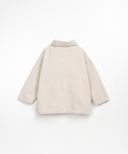 Camisa de pana con abertura de botones de coco