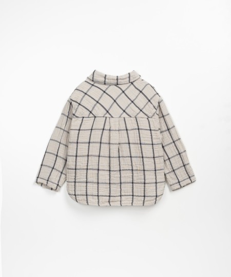 Woven shirt made from a mixture of organic cotton and recycled cotton