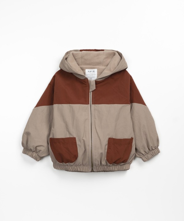 Parka imperm�able avec un d�tail de contraste de couleur