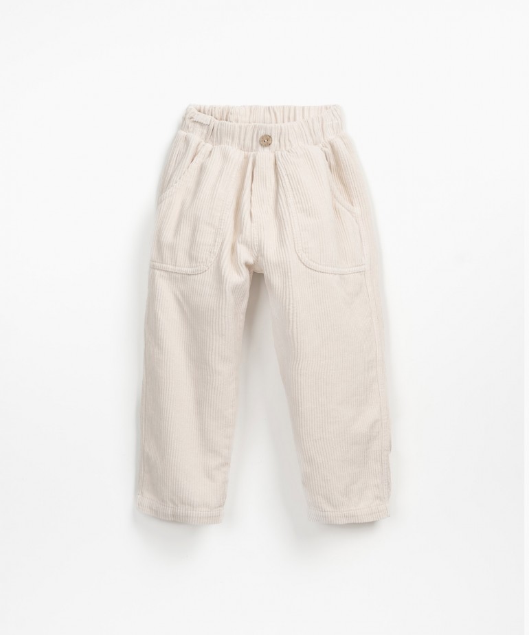 Corduroy pants with decorative coconut button