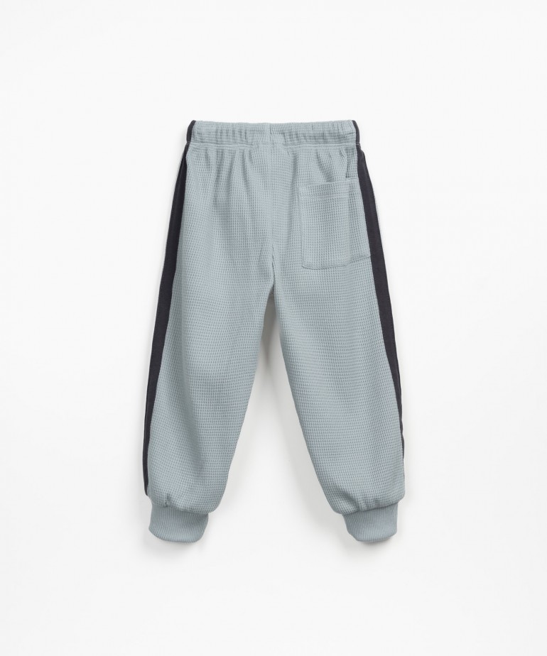 Pantaloni in maglia con trama e spacchetto laterale