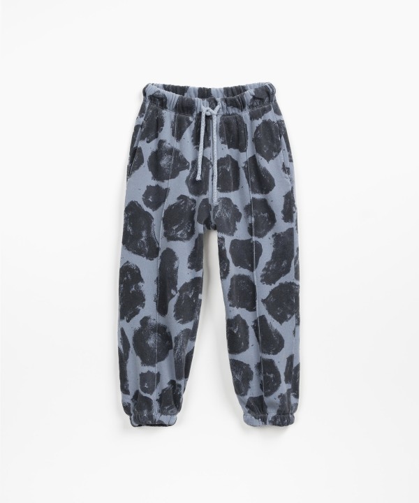 Pants with giraffe spots print