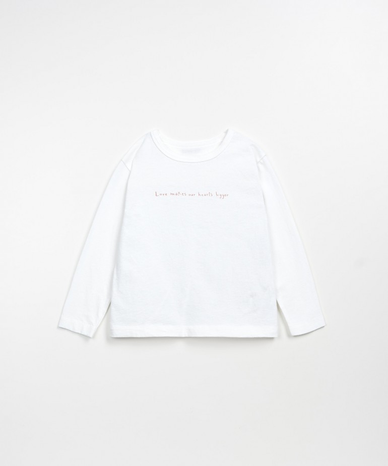 Long-sleeve t-shirt