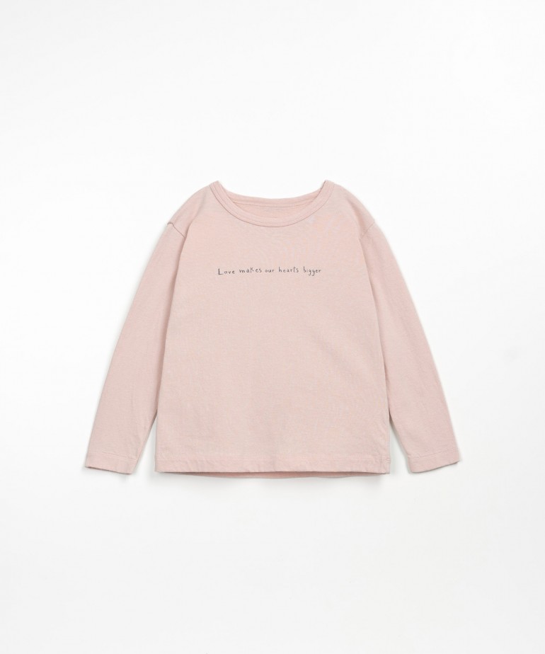 Long-sleeve t-shirt