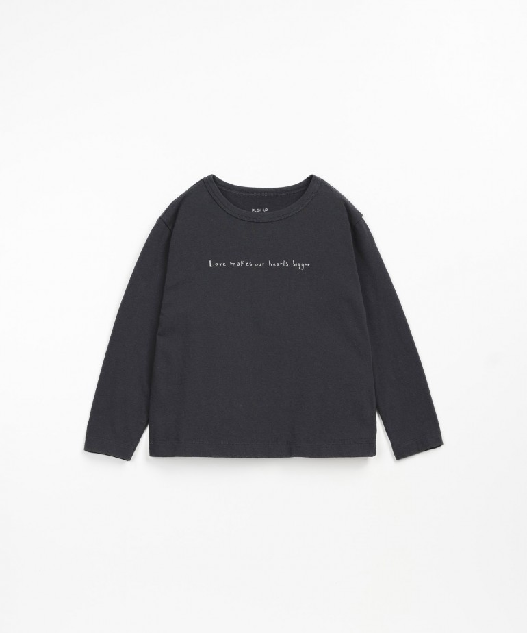 Long-sleeve t-shirt