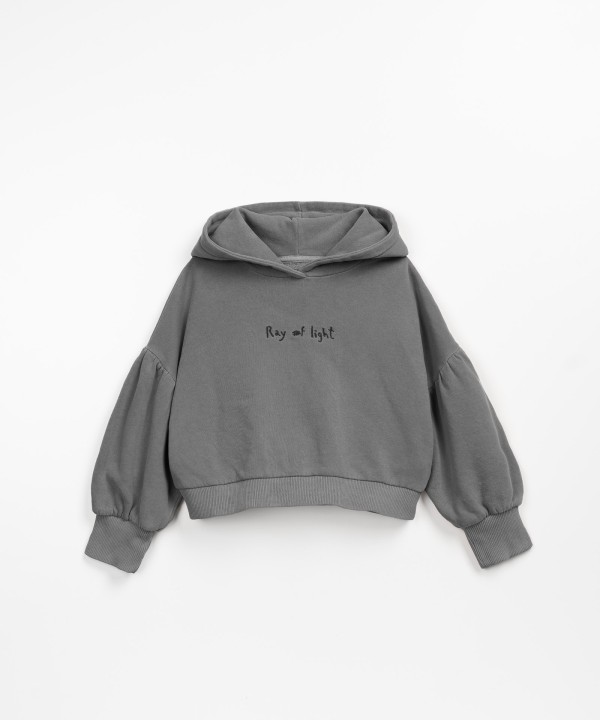 Camisola com ombros caídos