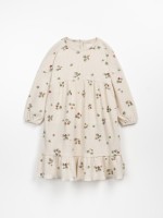 Vestido con volante en el bajo