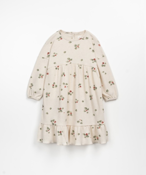 Vestido con volante en el bajo