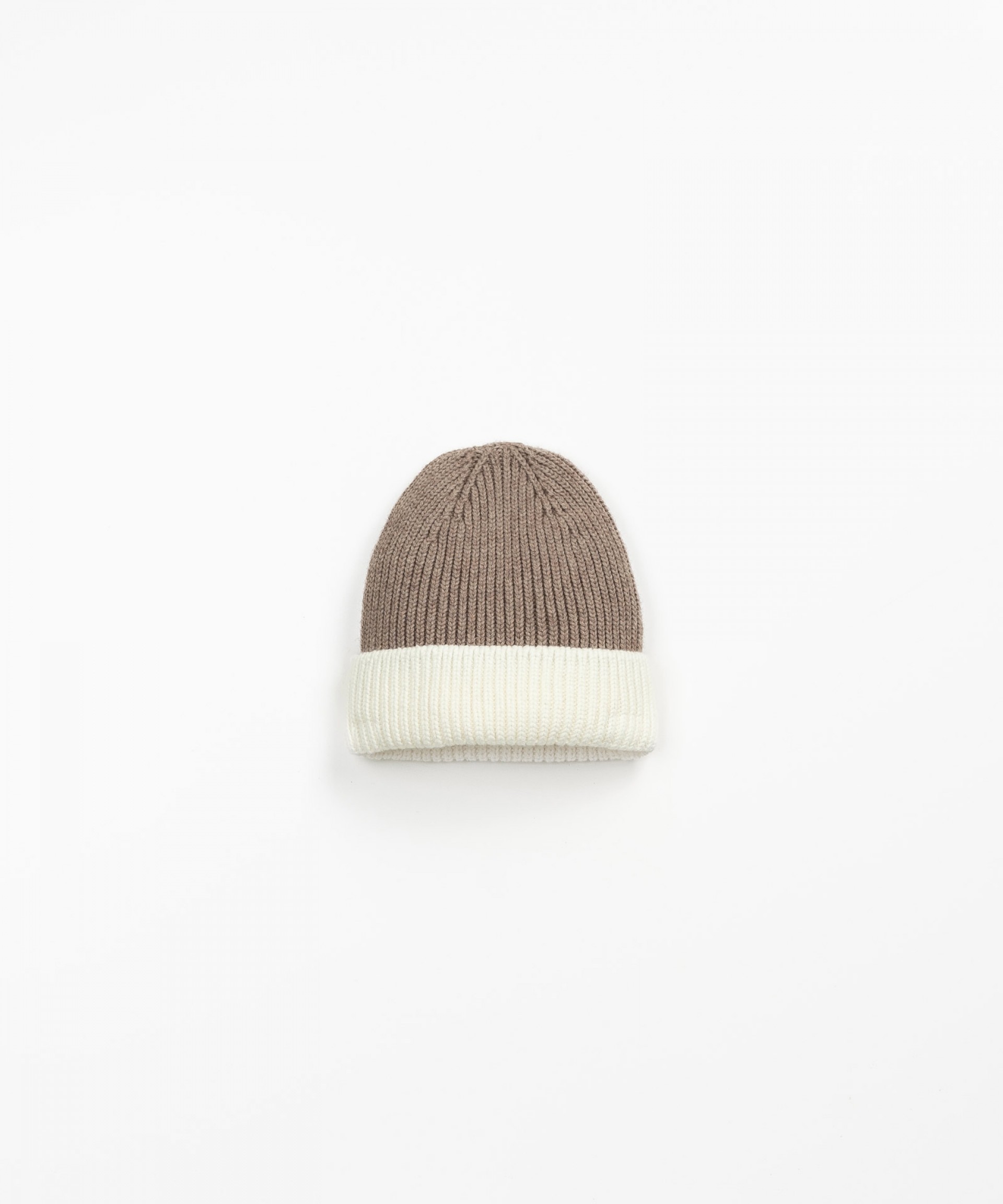 Knitted beanie in a mixture of cotton and wool  | Wooden Memories