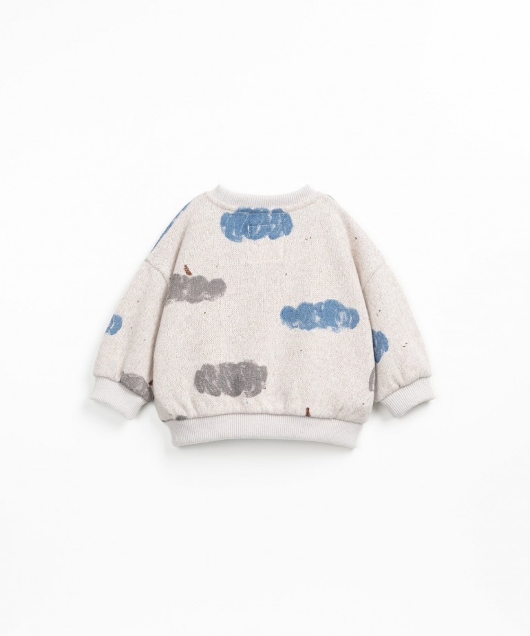 Maglia con stampa a nuvole