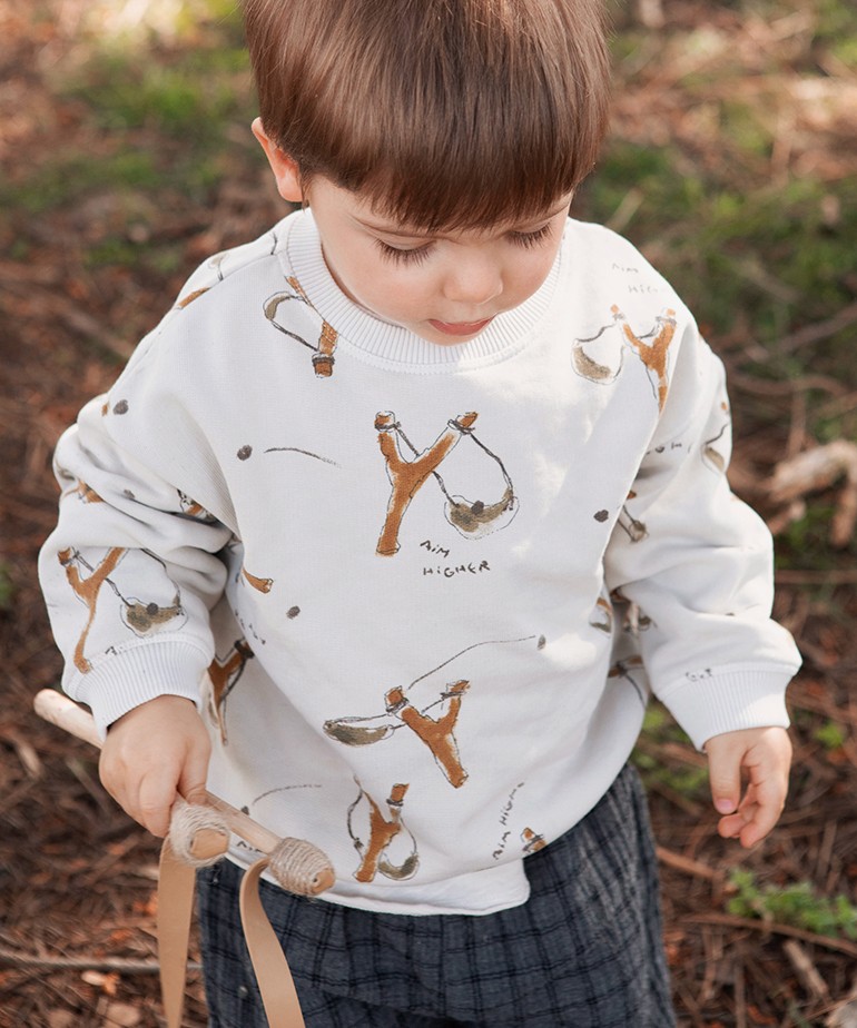 Sweater with slingshot print