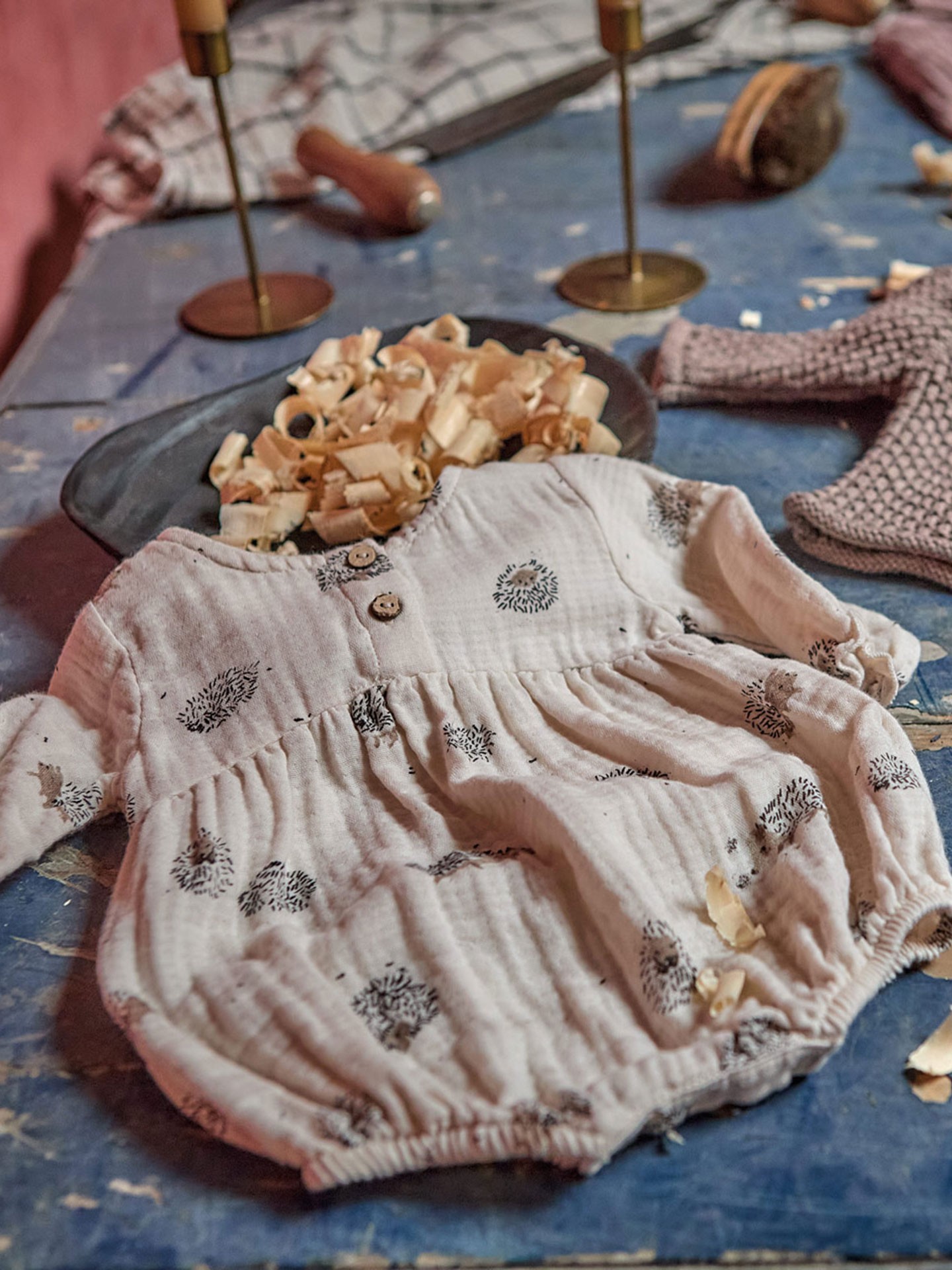 Macacão de tecido com estampado de ouriços