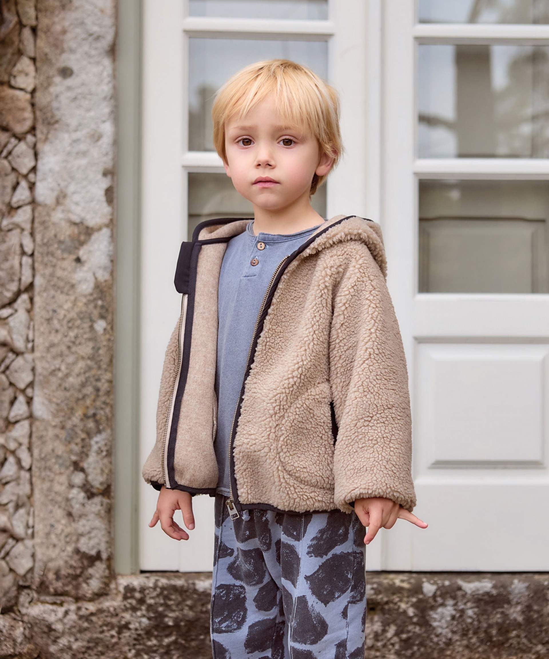 Veste en fourrure avec une capuche | Wooden Memories