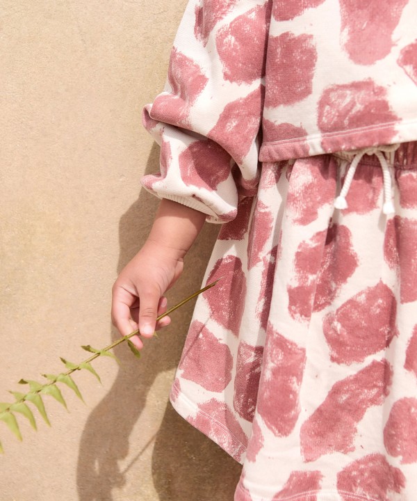 Jersey con estampado de manchas de jirafa con fibras naturales