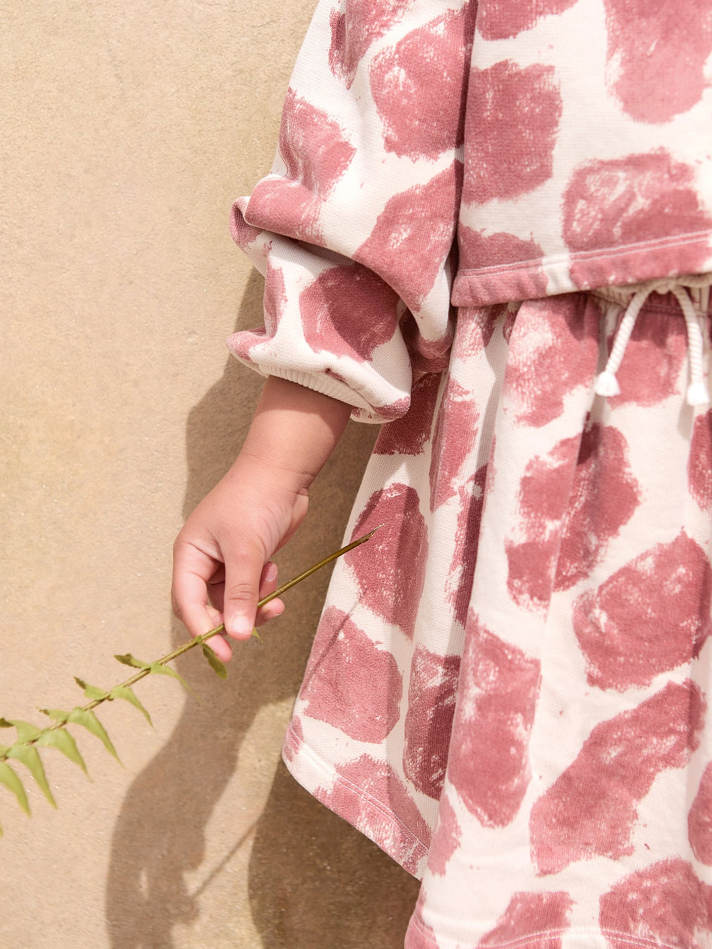 Jersey con estampado de manchas de jirafa con fibras naturales