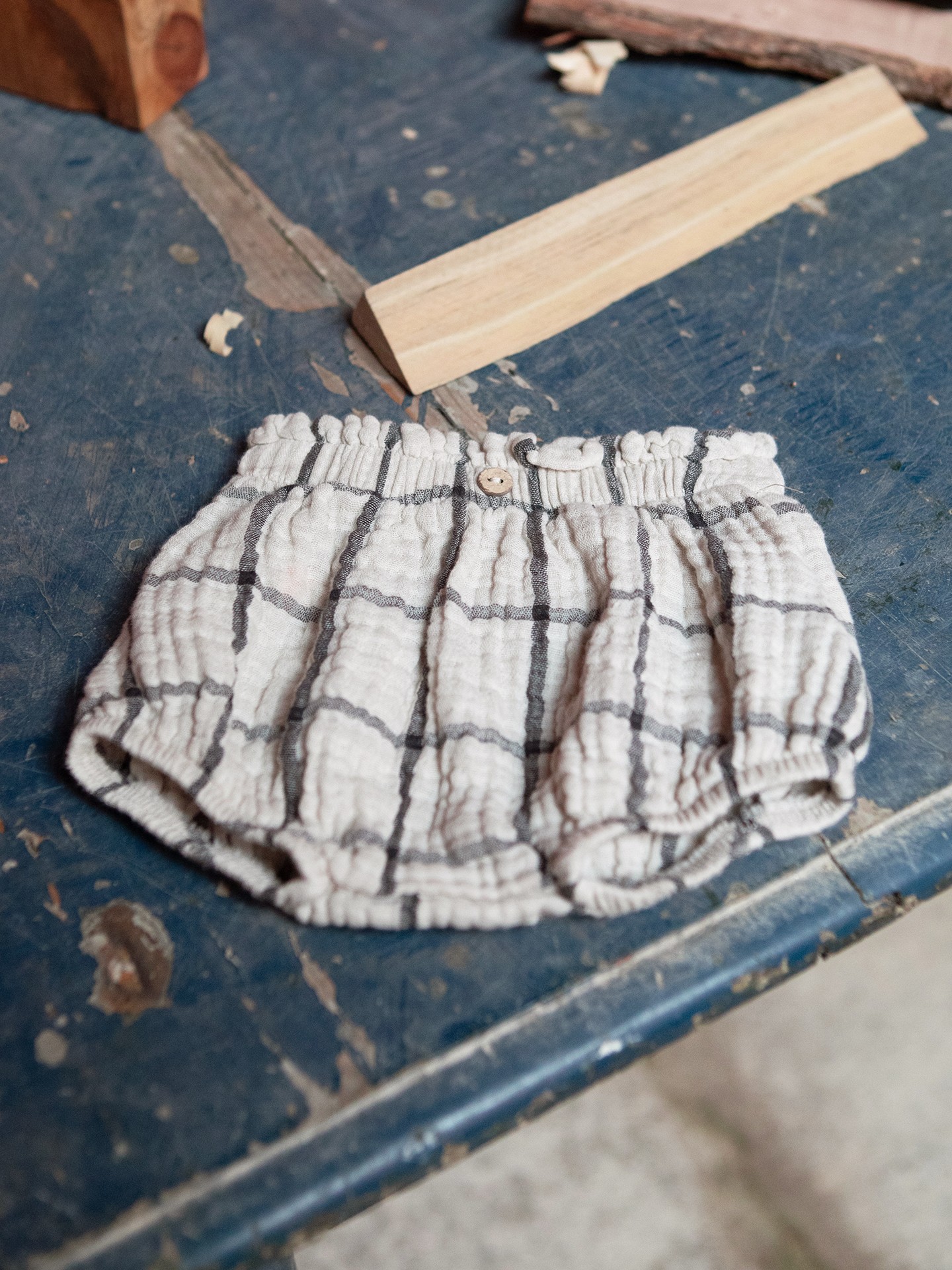 Pantaloncini con motivo a scacchi