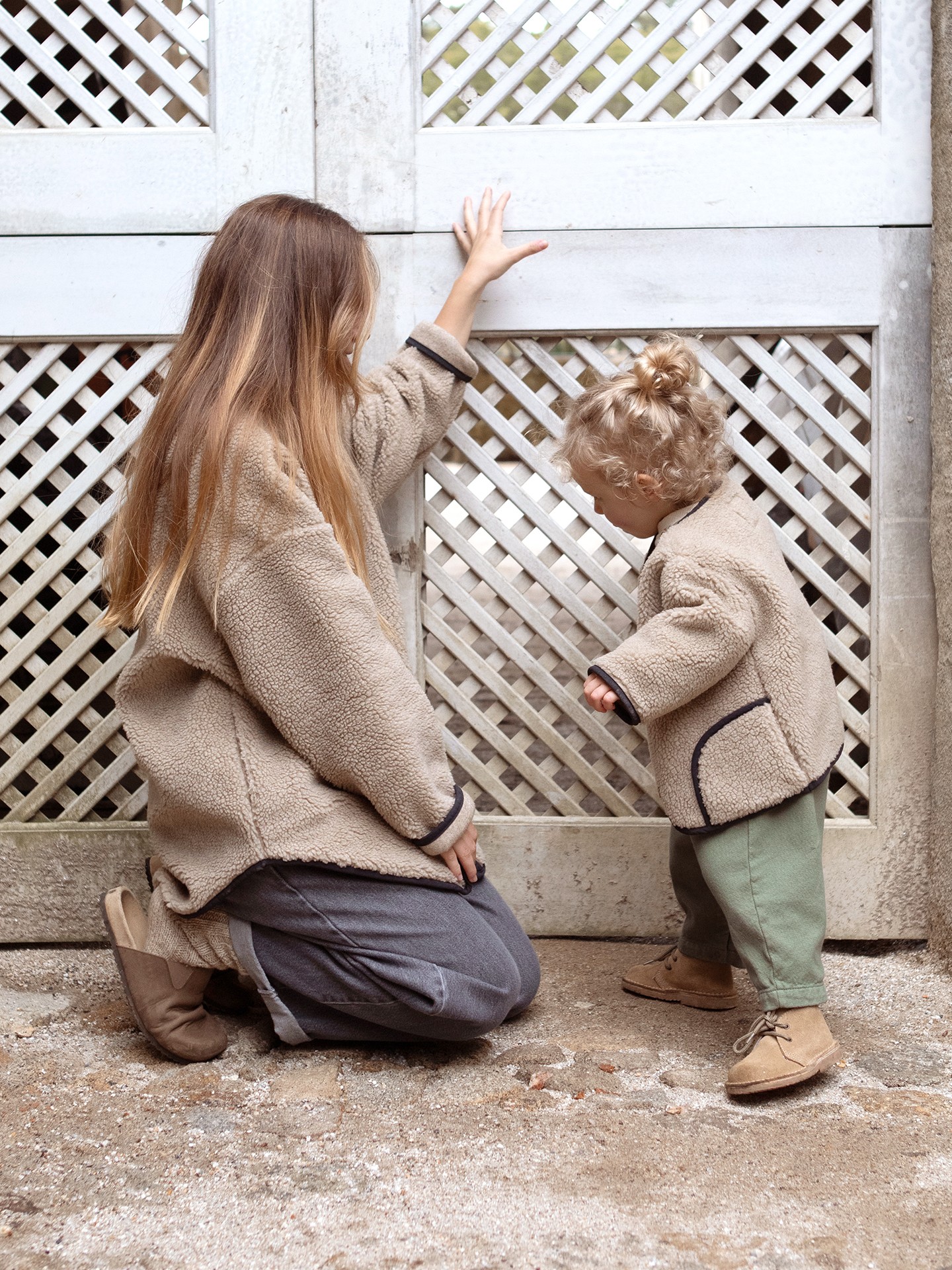 Veste en fourrure avec des boutons de coco