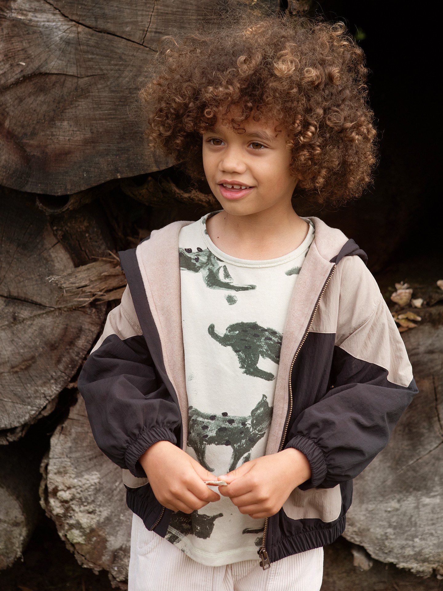 Parka imperméable avec un détail de contraste de couleur