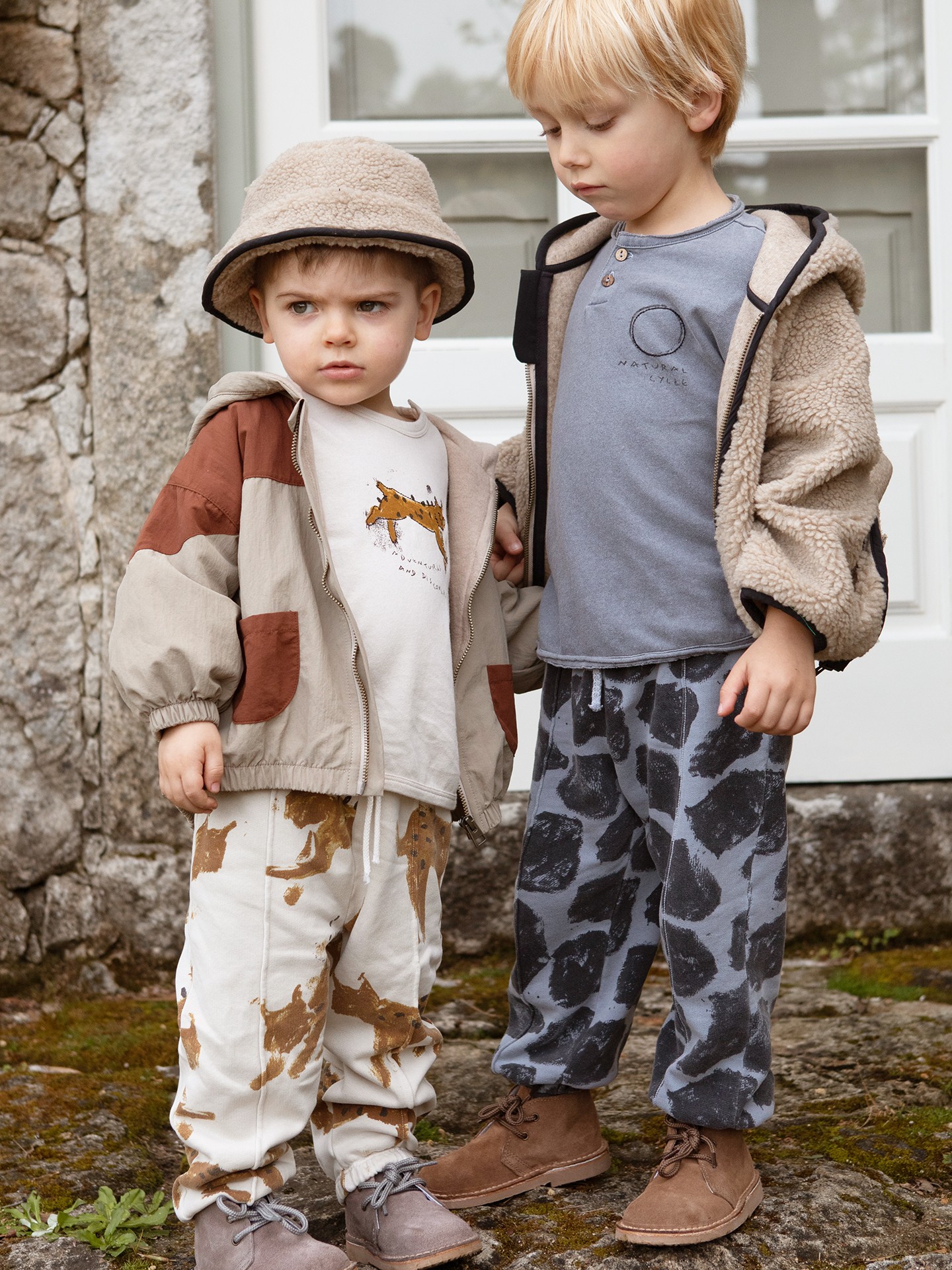 Pants with giraffe spots print