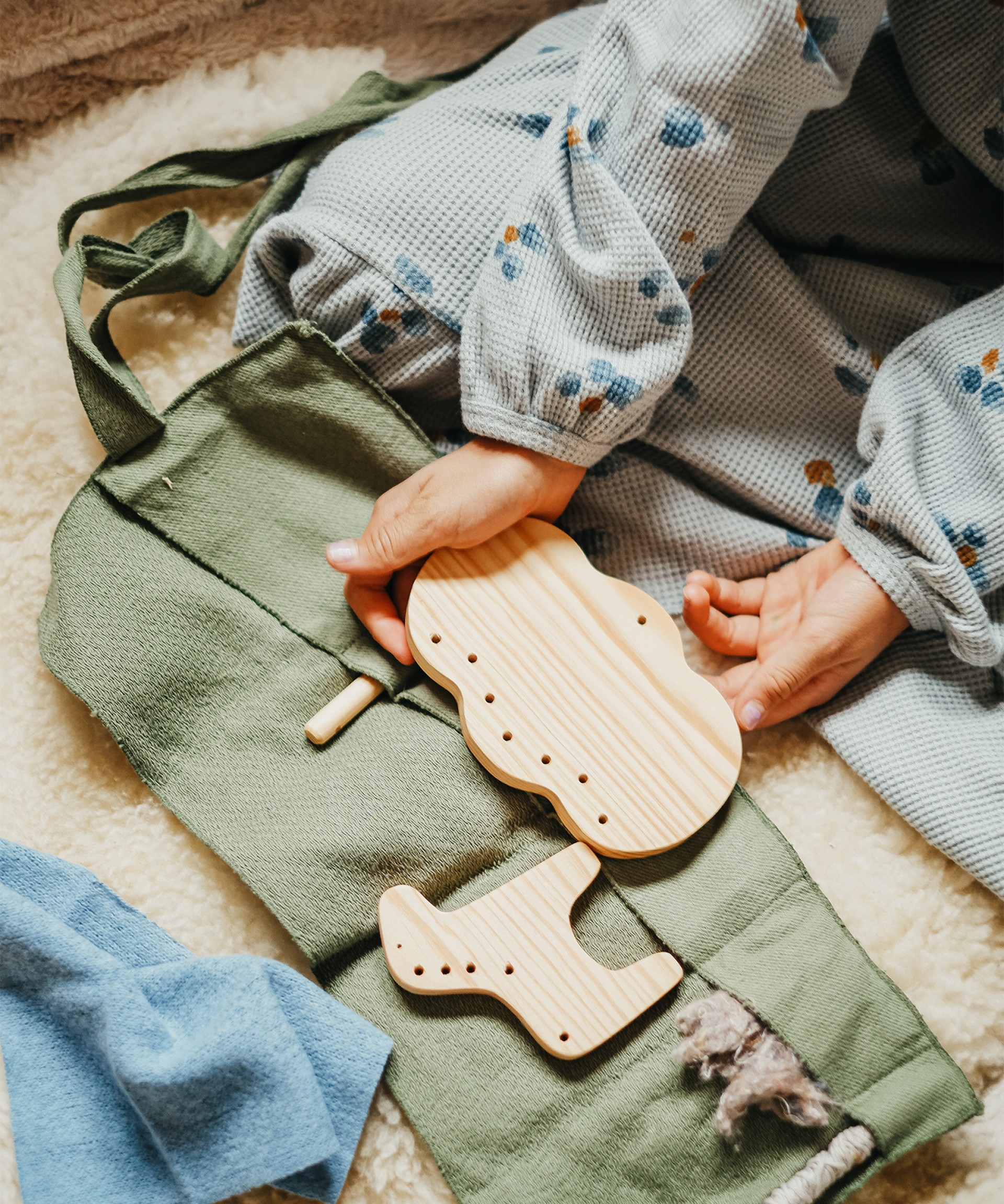 Take your little horse out of the rain | Wooden Memories