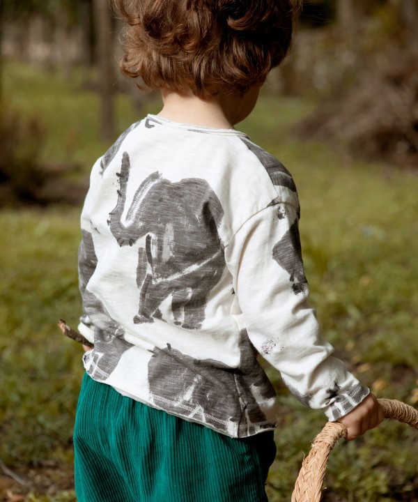 T-shirt con stampa a elefanti