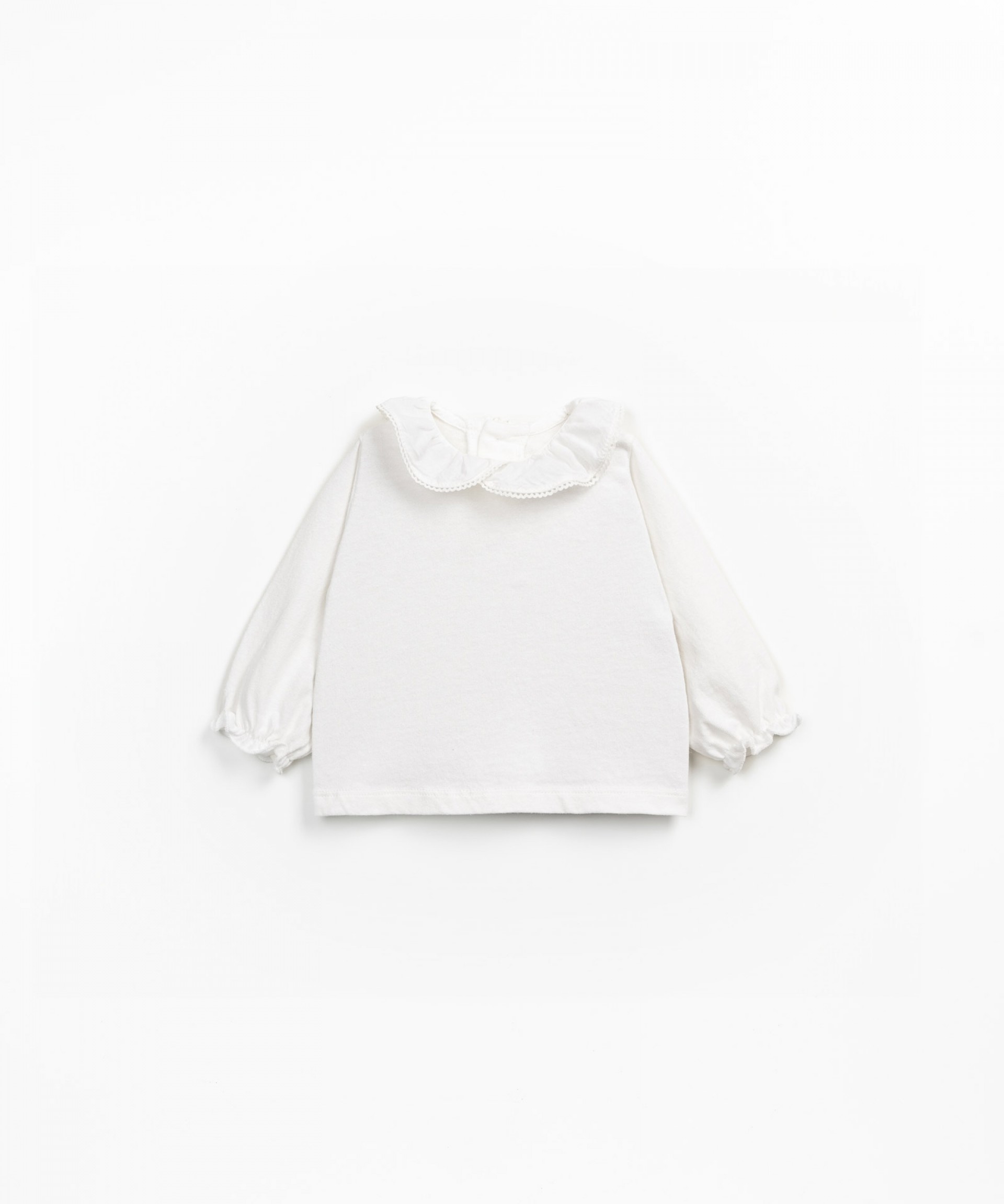Knit sweater with collar detail