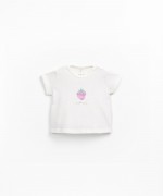 T-shirt com desenho  frente