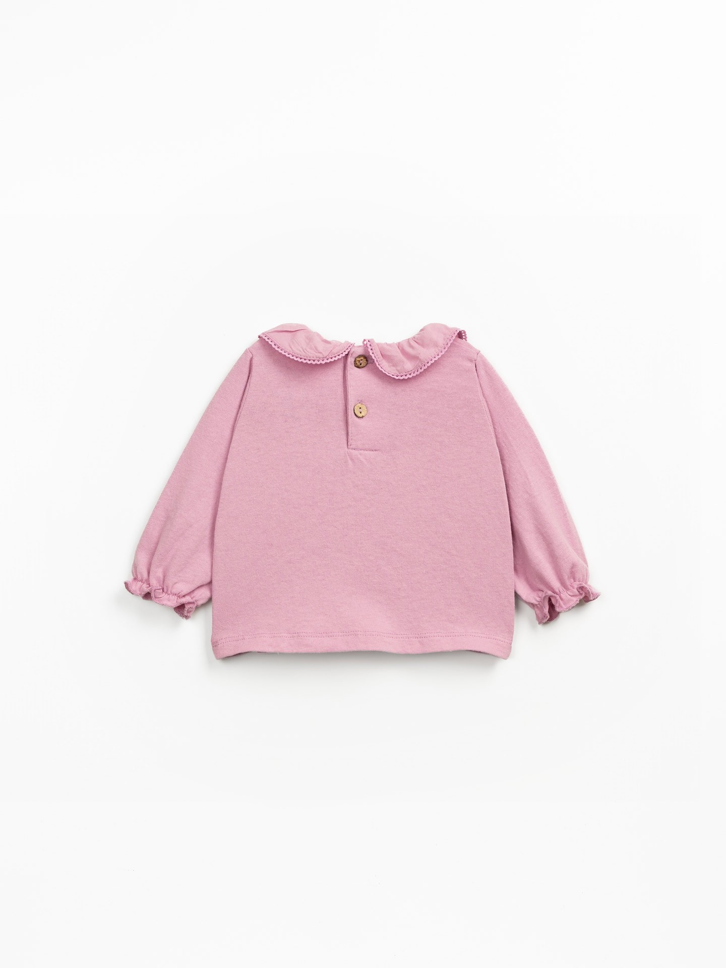 Knitted sweater with a blend of organic and recycled cotton