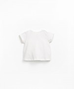 T-shirt com desenho  frente