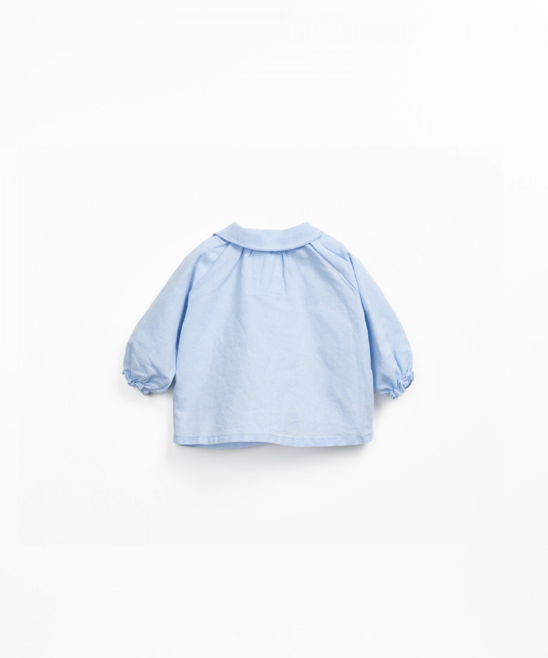 Blusa em linho e algodo orgnico com botes de coco