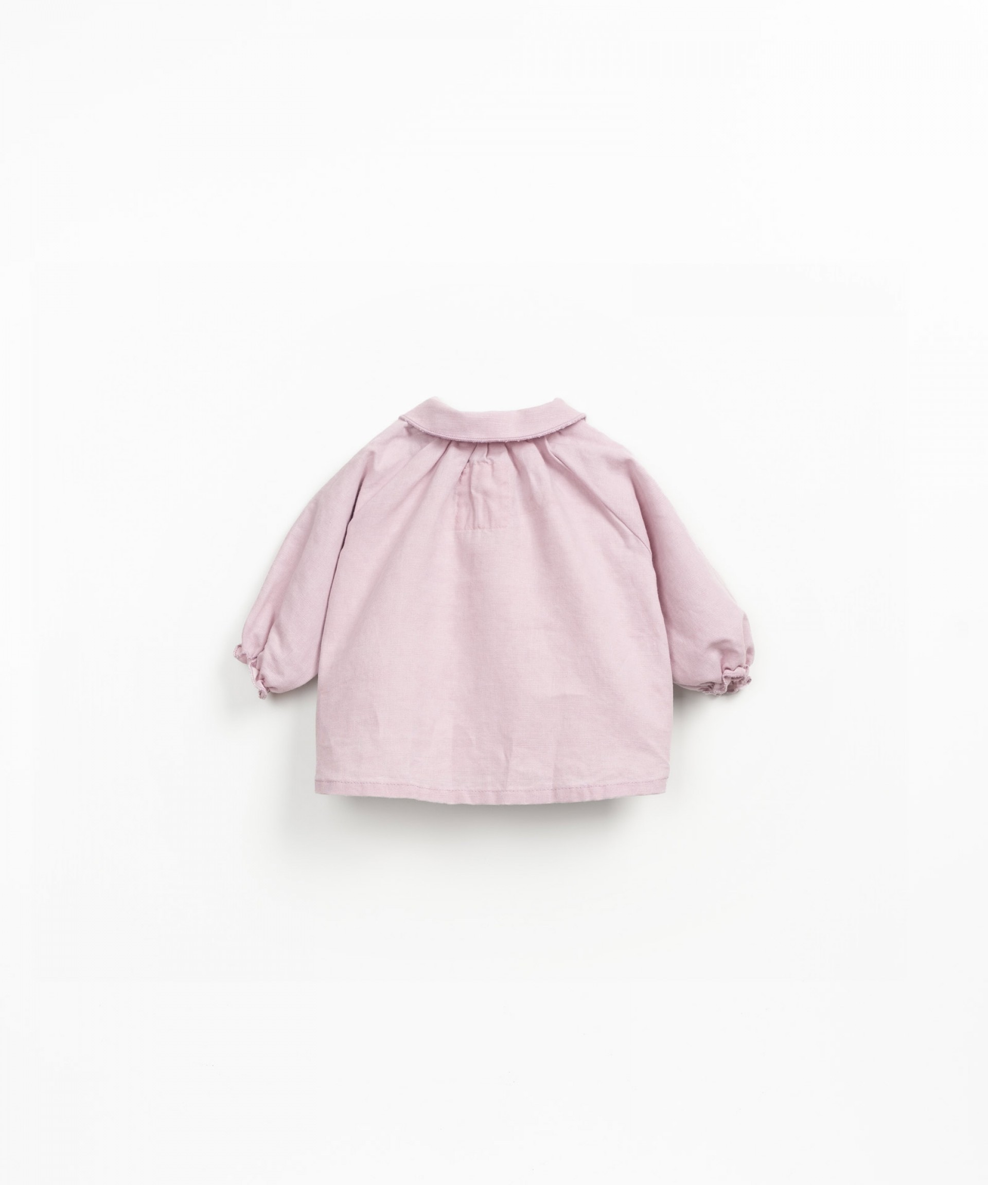Blusa em linho e algodo orgnico com botes de coco
