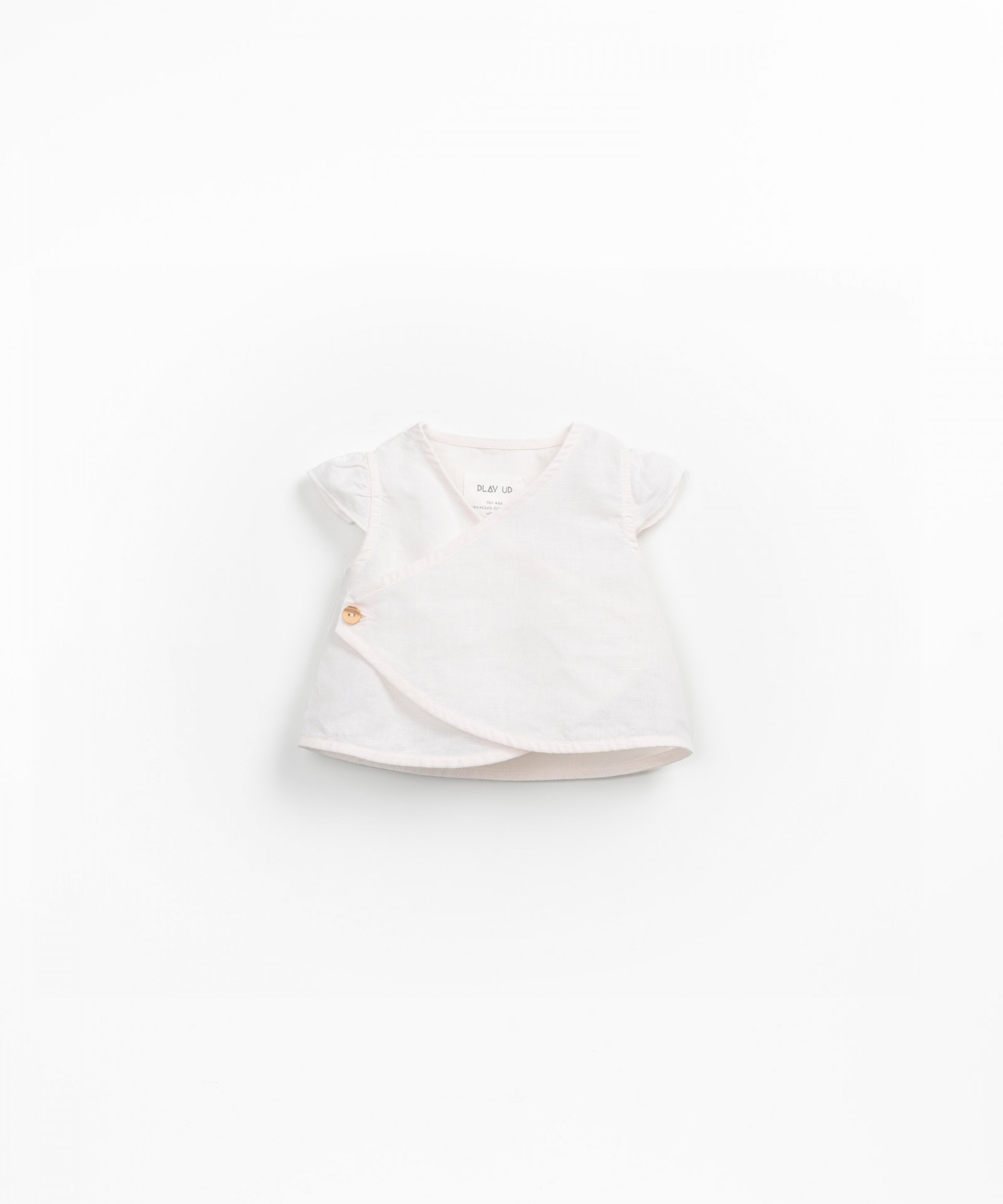 Blusa com trespasse