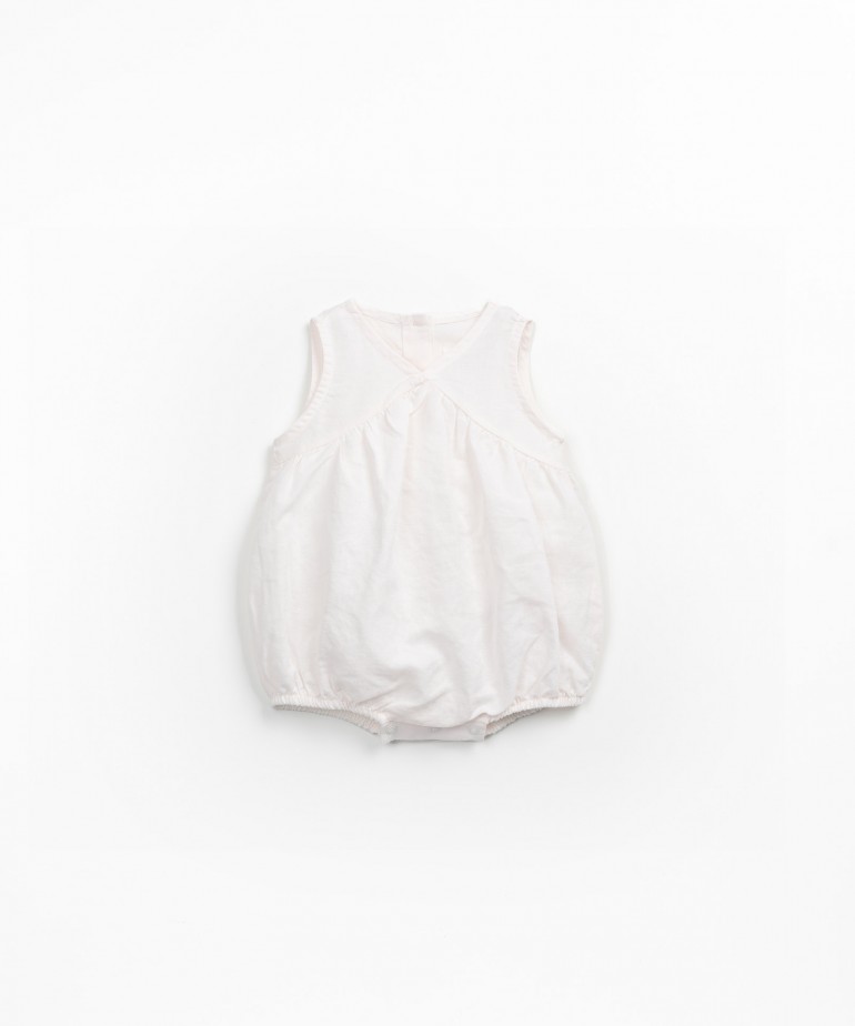Jumpsuit in linen and organic cotton with V-neckline