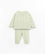 Conjunto em algodo orgnico e reciclado com estampado de riscas