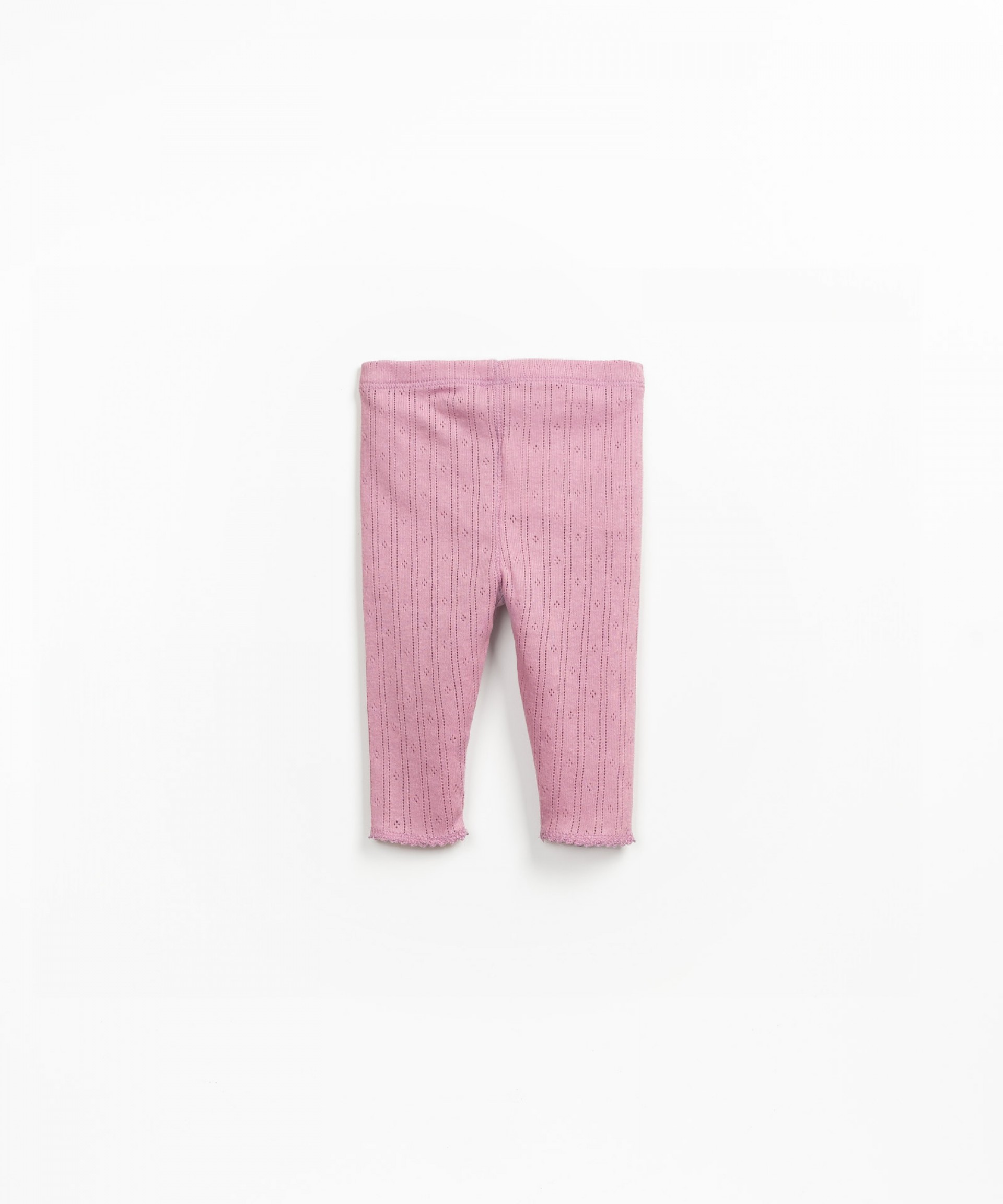 Leggings com padro ajour com mistura de fibras orgnicas e recicladas