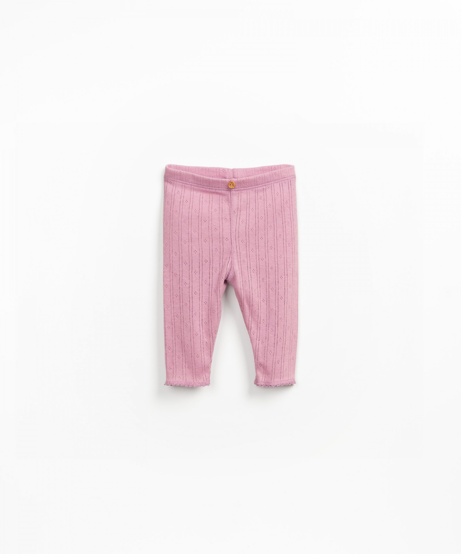 Leggings com padro ajour com mistura de fibras orgnicas e recicladas