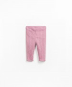 Leggings com padro ajour com mistura de fibras orgnicas e recicladas