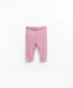 Leggings com padro ajour com mistura de fibras orgnicas e recicladas