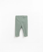 Leggings com padro ajour com mistura de fibras orgnicas e recicladas