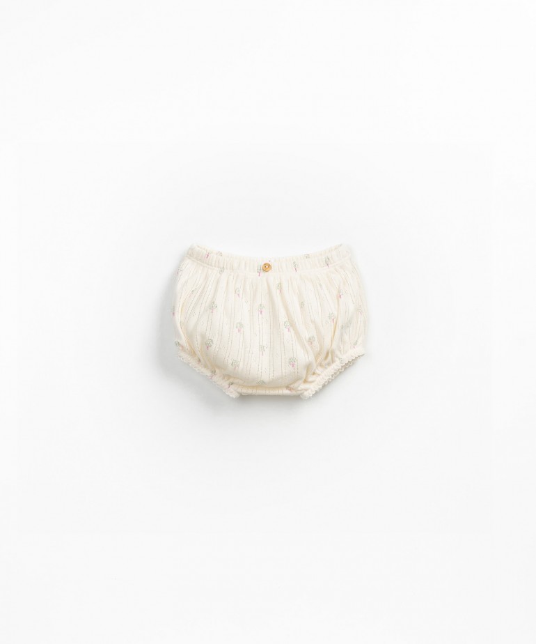 Striped print shorts in organic and recycled cotton