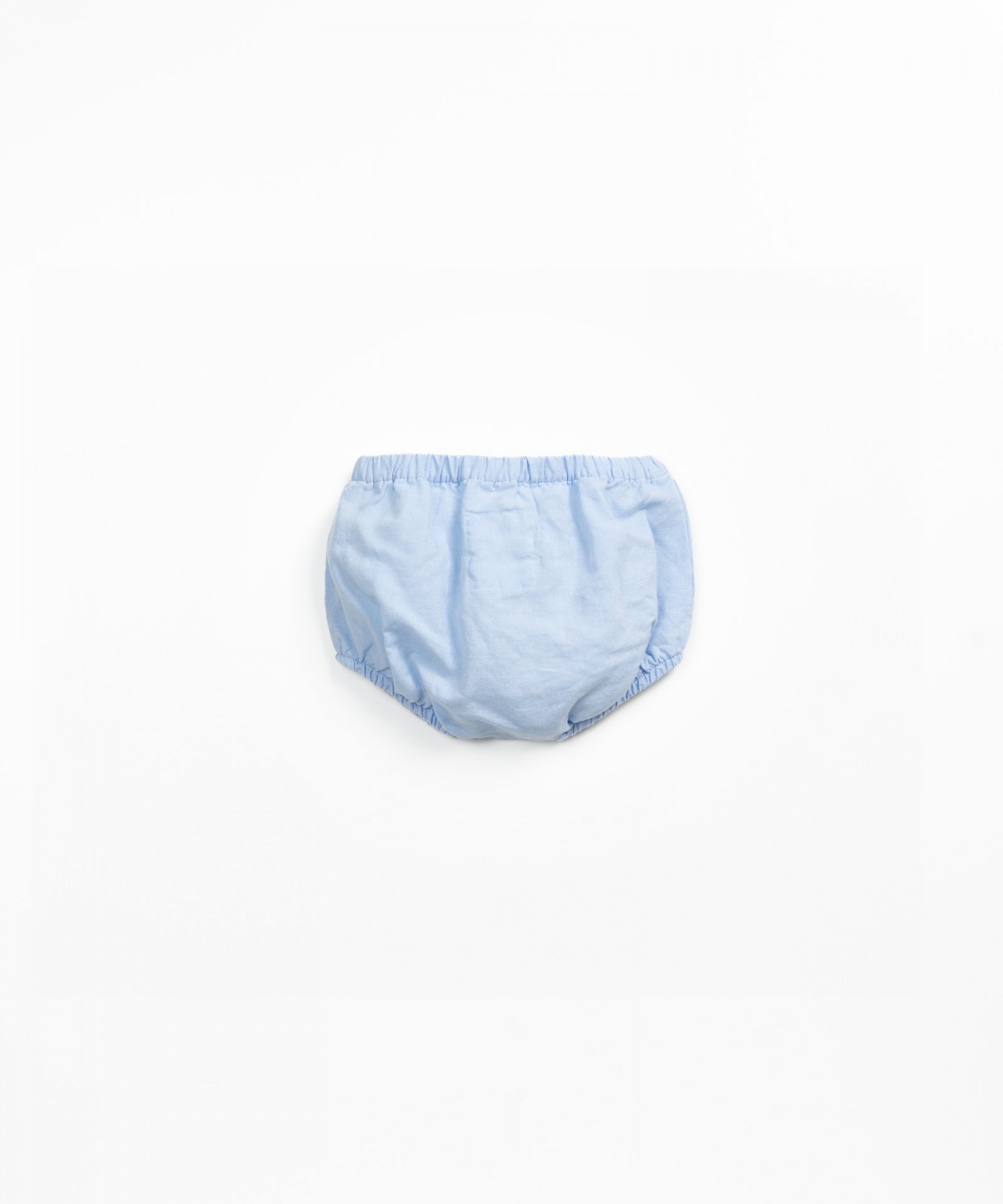 Fabric shorts with natural fibers