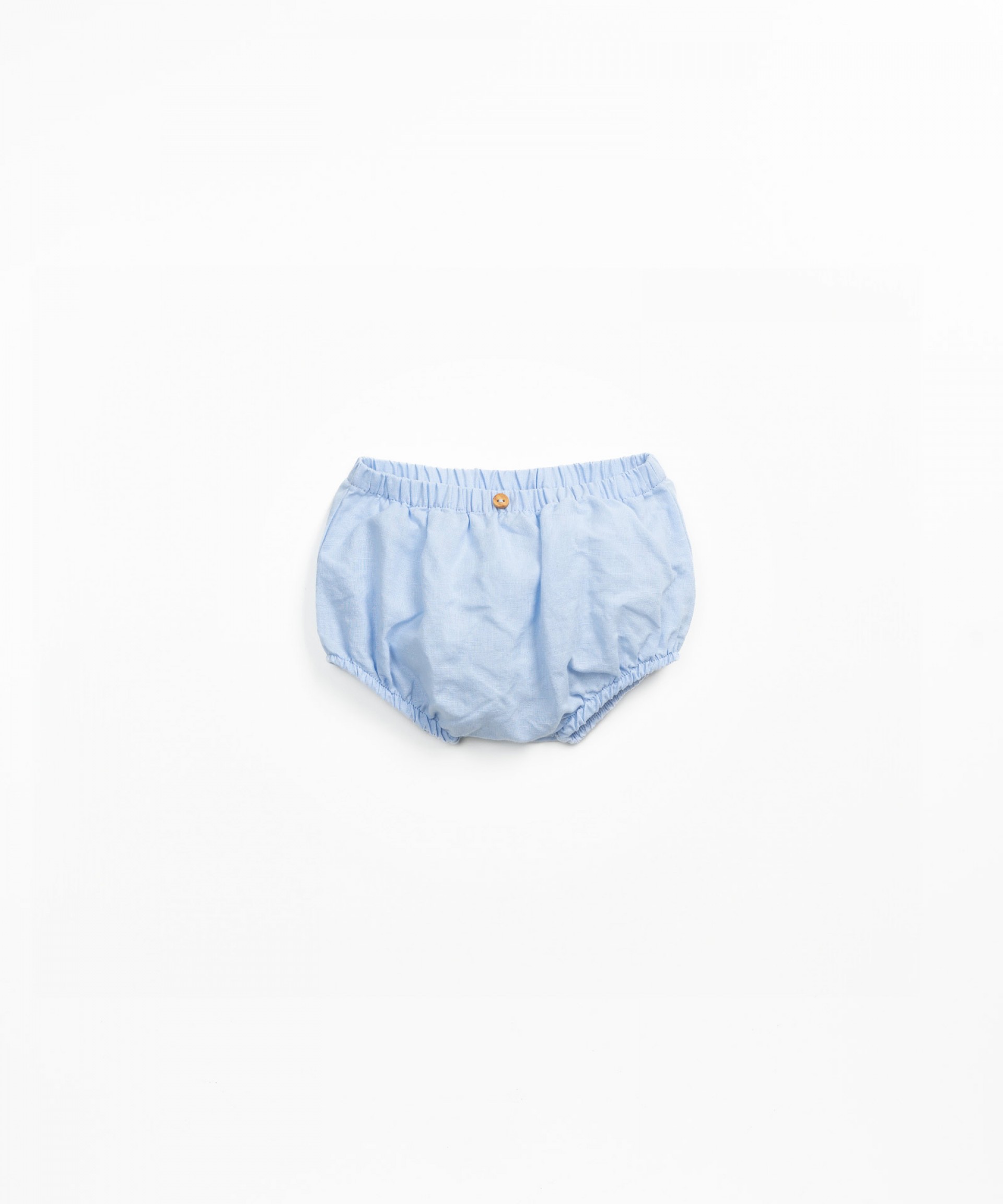 Fabric shorts with natural fibers