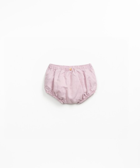 Shorts made of linen and organic cotton fabric