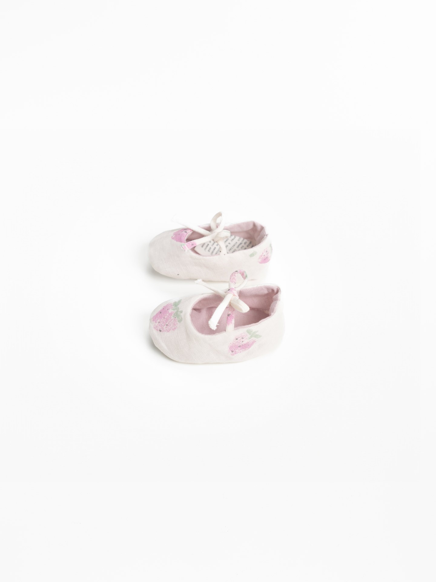 Scarpe in tessuto con stampa di fragole