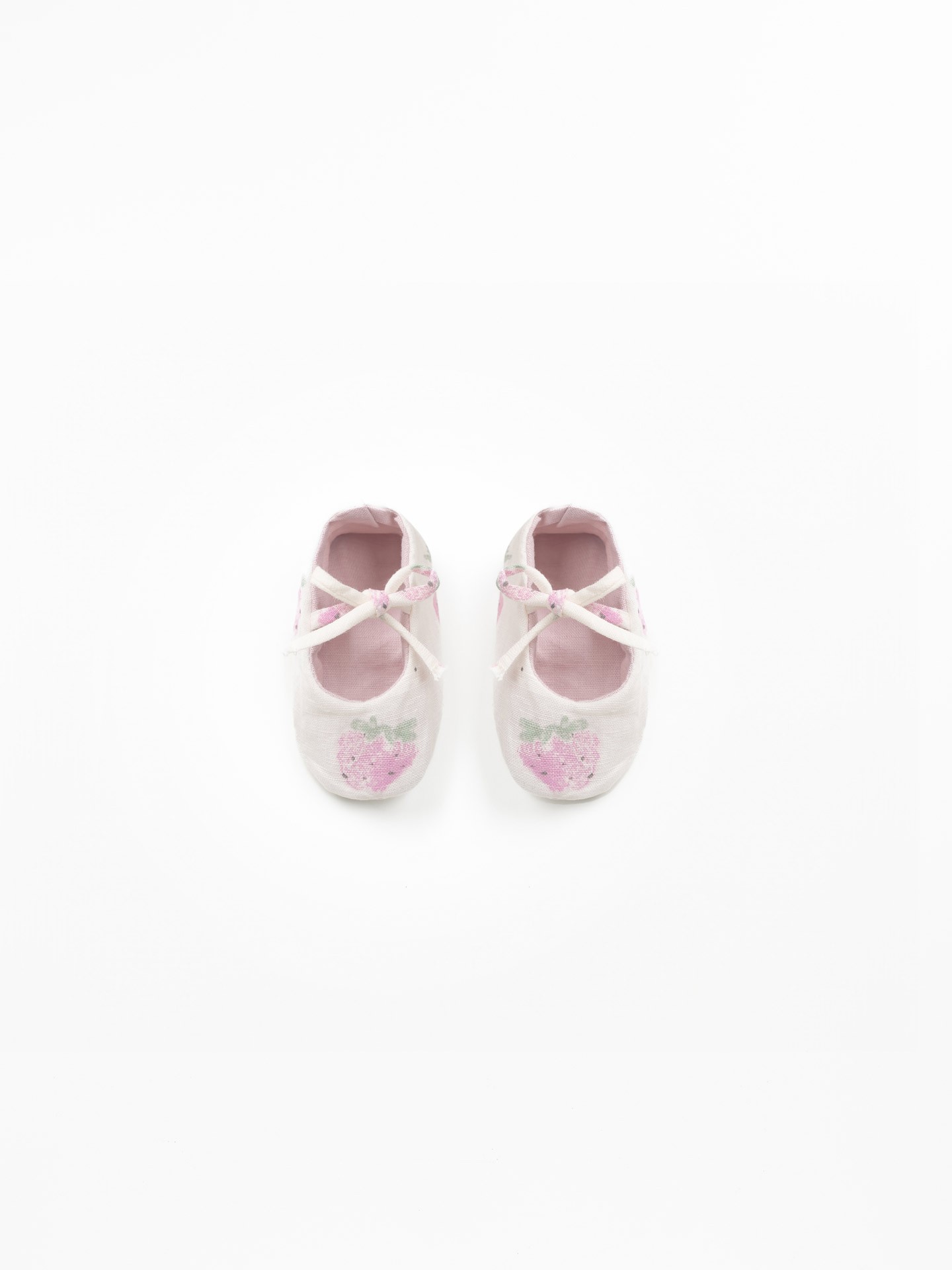 Scarpe in tessuto con stampa di fragole