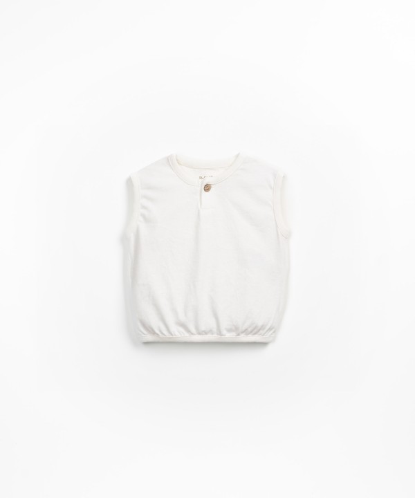 Sleeveless t-shirt in organic cotton and recycled cotton