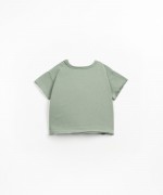 T-shirt com abertura no ombro