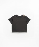 T-shirt em algodo orgnico e reciclado com abertura no ombro