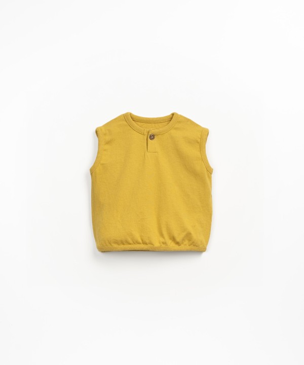Sleeveless t-shirt in organic cotton and recycled cotton